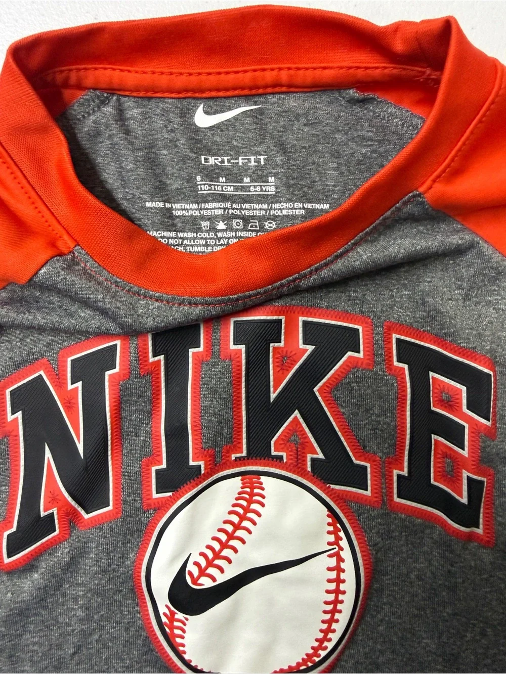 Nike Dri-FIT Boys Baseball Graphic Shirt Size 6 Gray Red Raglan Tee